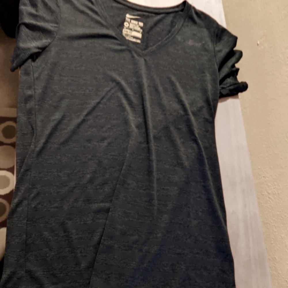 NWOT Nike Dry Fit Tee-shirt